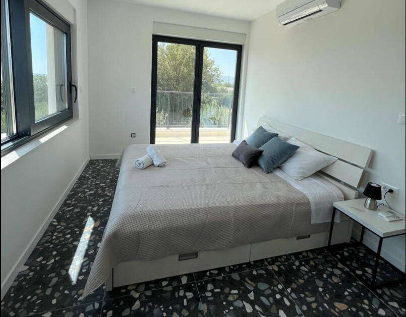 ROOM 2