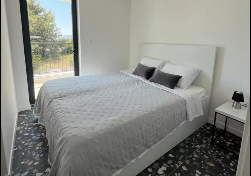 ROOM 4